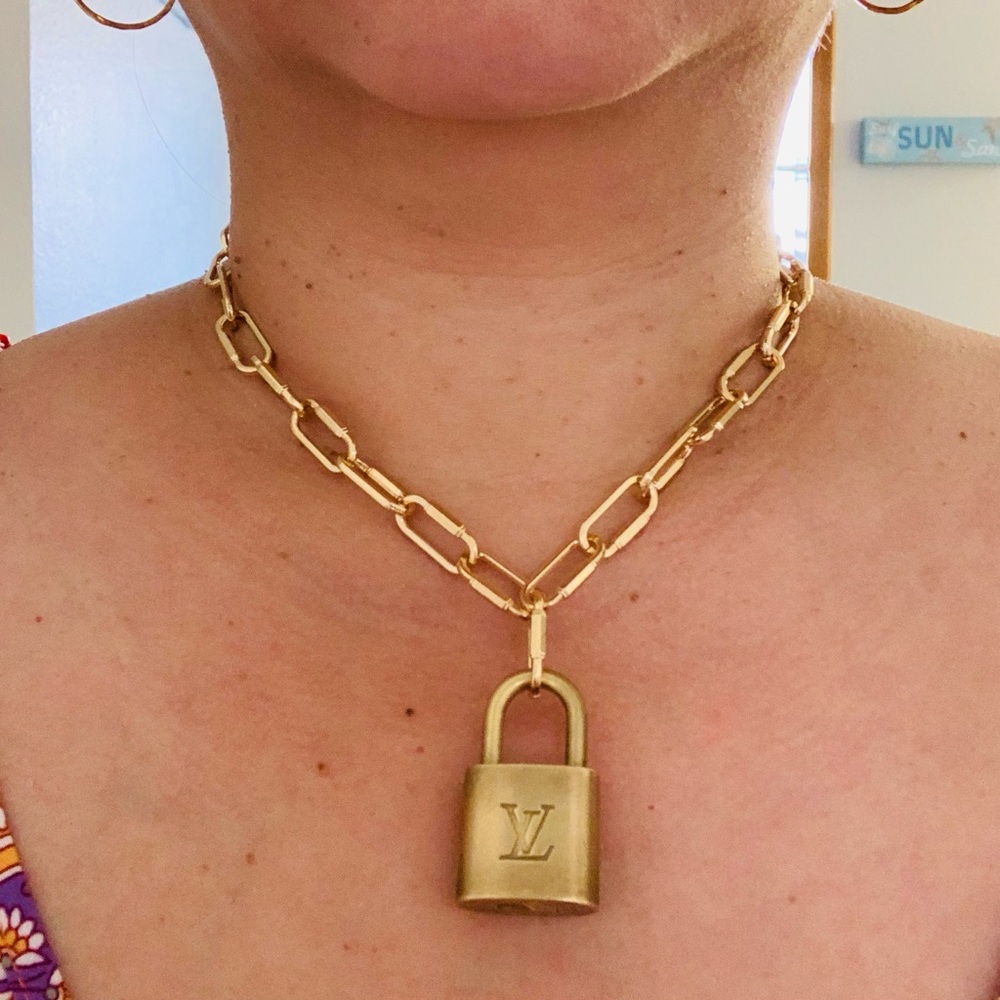 LV Padlock Set w/ Generic Chain